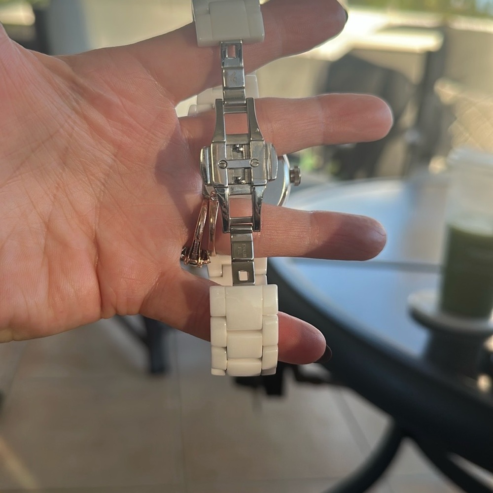 Emporio Armani Elegant White ceramic band Watch - Picture 7 of 10
